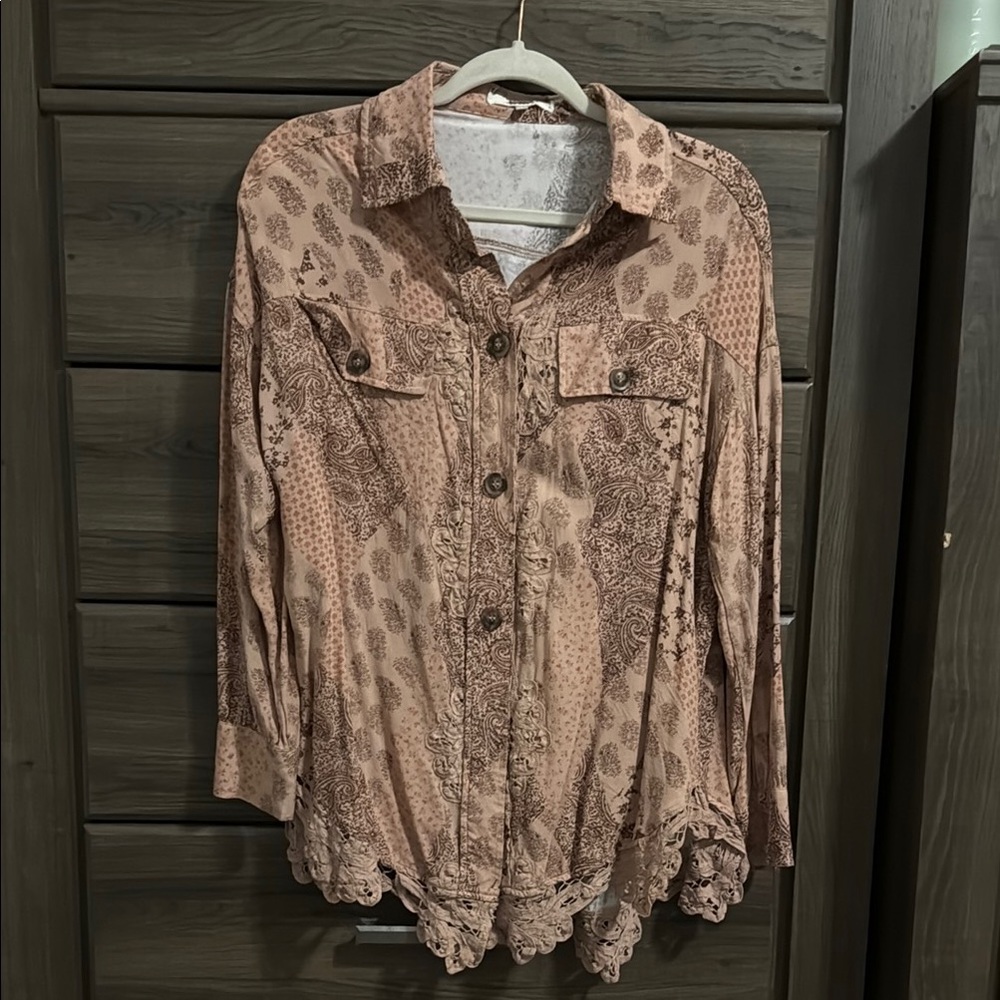 Buckle Paisley Button-Up Shirt with Lace Hem